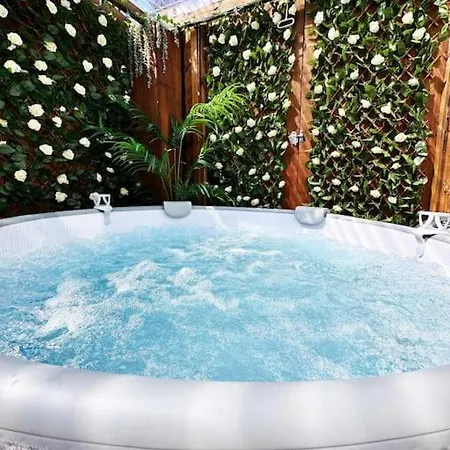 Squirrel Hideaway With Hot Tub In Formby, Liverpool Exterior photo