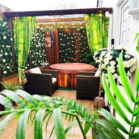 Squirrel Hideaway With Hot Tub In Formby, Liverpool Exterior photo