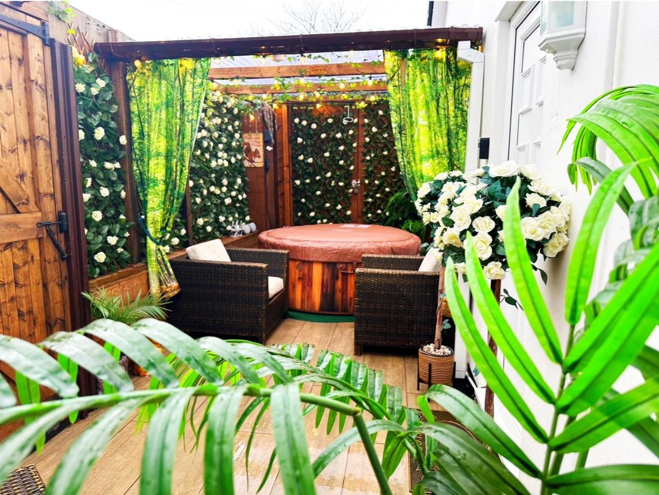 Squirrel Hideaway With Hot Tub In Formby, Liverpool Apartment Formby