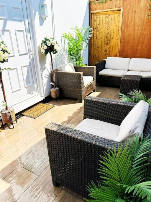 Squirrel Hideaway With Hot Tub In Formby, Liverpool Apartment