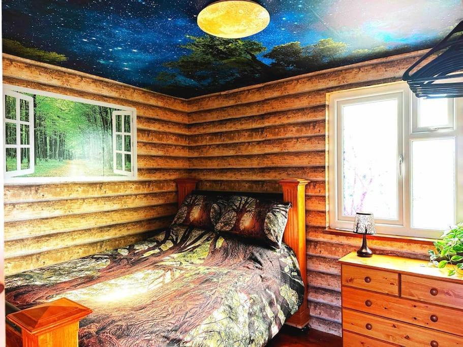 Apartment Squirrel Hideaway With Hot Tub In Formby, Liverpool