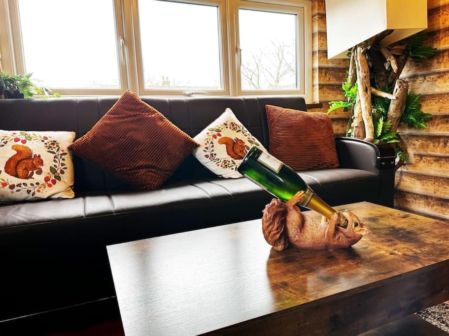 Squirrel Hideaway With Hot Tub In Formby, Liverpool Apartment