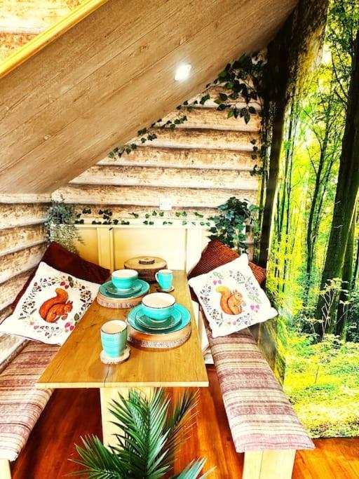 Squirrel Hideaway With Hot Tub In Formby, Liverpool * Formby