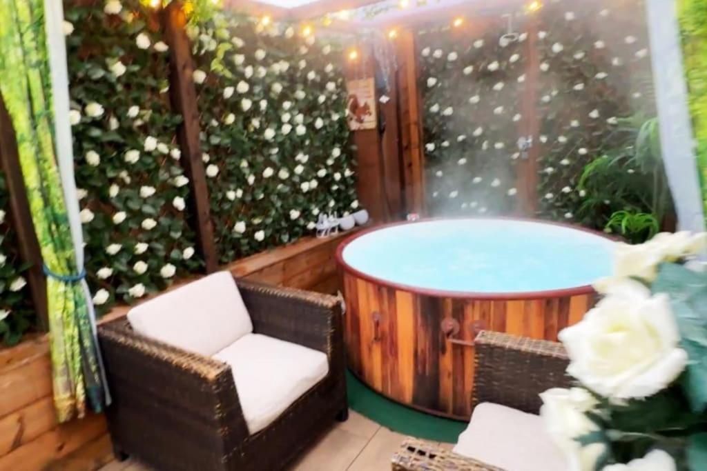 Squirrel Hideaway With Hot Tub In Formby, Liverpool Apartment *