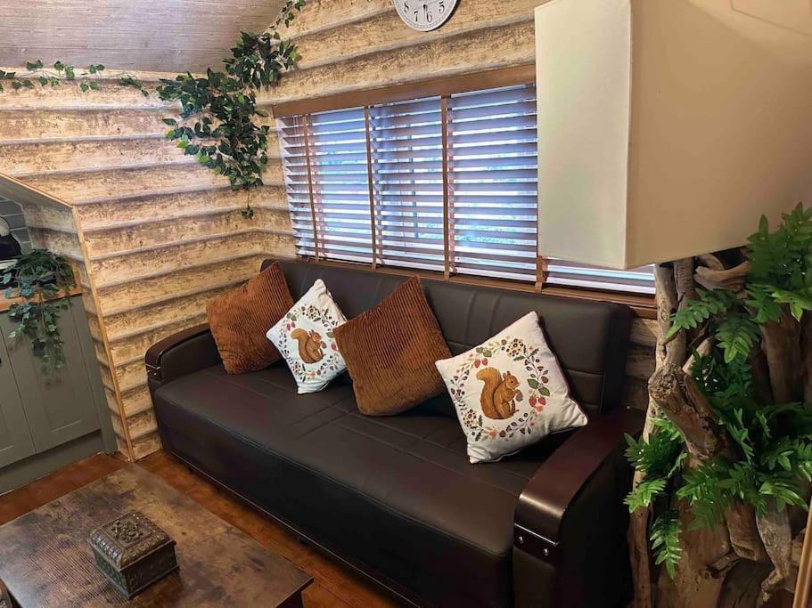 Apartment Squirrel Hideaway With Hot Tub In Formby, Liverpool *